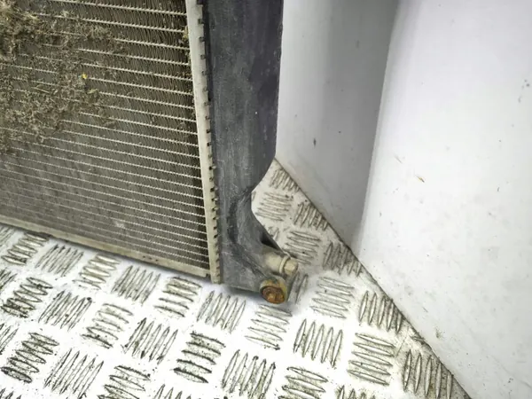 Toyota OE Waterradiator OEM AMD182757 - Gebruikt image 8