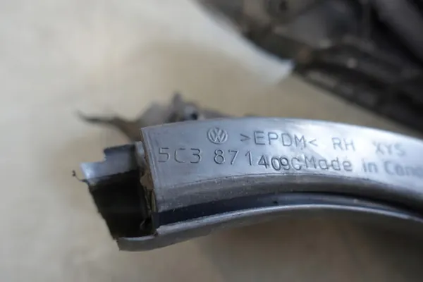 Kattokehystiiviste OEM 5C3871409C VW Beetle Cabriolle image 4