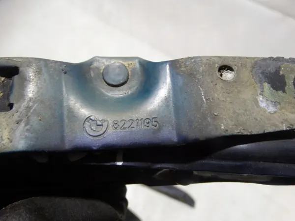BMW OEM 8221195 Bakluckfjäder Höger/Vänster image 3
