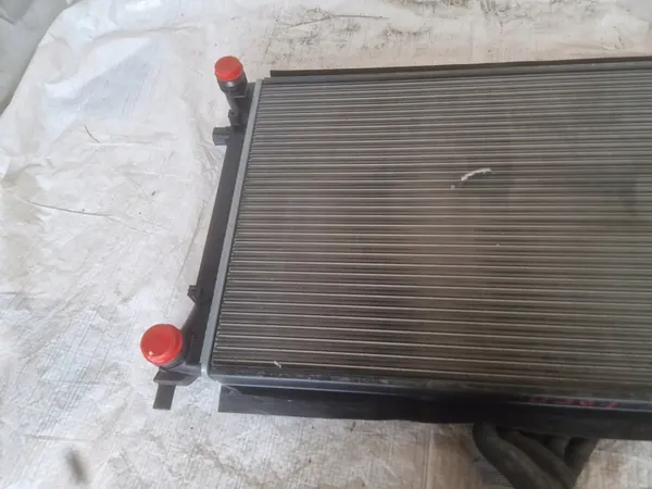 VW Touran Caddy Skoda Audi Vattensradiator image 5