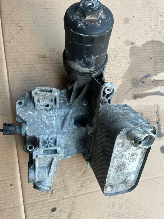 Oljefilterhus Bas OEM 07D115911J för Audi A8 D3 image 3