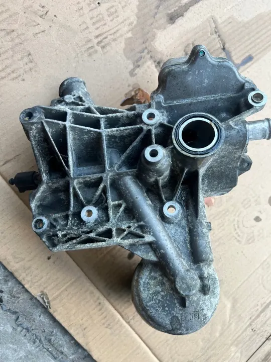 Oljefilterhus Bas OEM 07D115911J för Audi A8 D3 image 8
