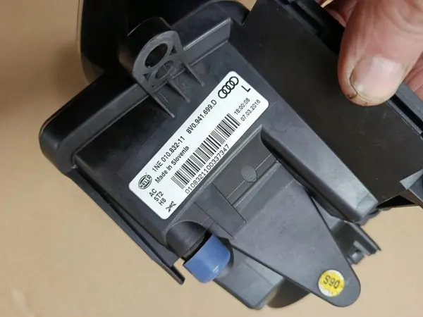 Halógeno Parachoques Delantero Izquierdo OEM 8V0941699D Audi A3 8V image 4