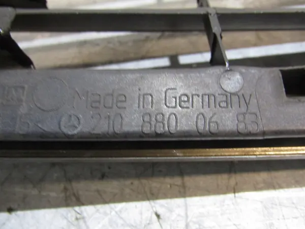 GRILL ATRAPA MERCEDES W210 LIFT A2108800683 image 3