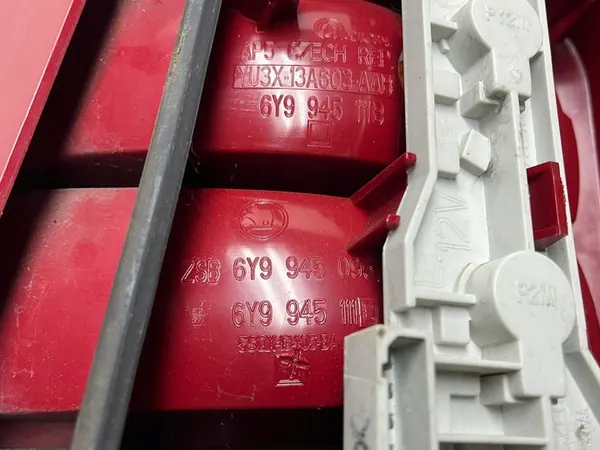 Lámpara Trasera Izquierda Skoda Fabia I image 3