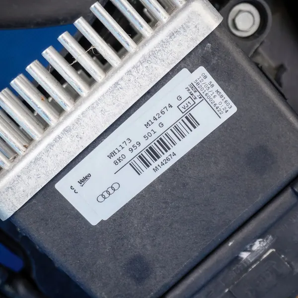 Jäähdyttimen tuulettimen ohjain Audi A4 A5 A6 8K0121003AD image 7