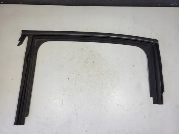 Junta Cromada Ventana Puerta Trasera Izq OEM 9674661280 image 2