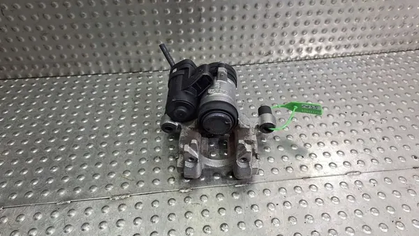 Volkswagen Tiguan 2022 Hintere Bremszange image 5