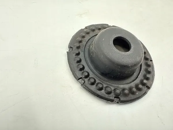 Toyota Yaris XP210 2021 Bakre fjädrar kontakt OEM 43882K0020 image 3