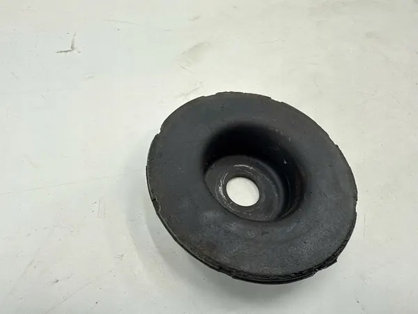 Toyota Yaris XP210 2021 Bakre fjädrar kontakt OEM 43882K0020 image 7