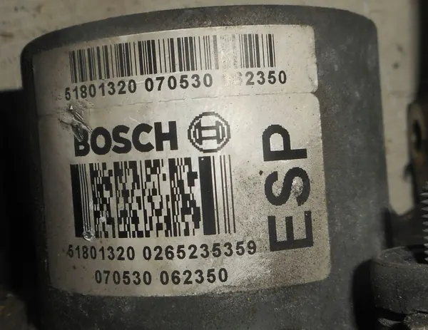 Fiat 500 07- ABS-pomp OEM 51801320 Gebruikt image 4