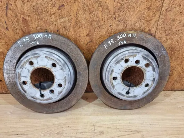 BMW E39 3.0i Bremsensatz hinten mit 300mm Scheiben image 2