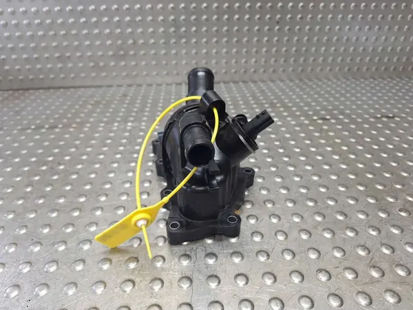 Carcasa de termostato A2822033300 Nissan Qashqai Juke 1.0 TB image 2