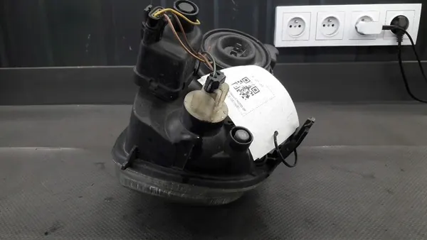 Faros derecho Opel Corsa B Valeo 90444785 image 9