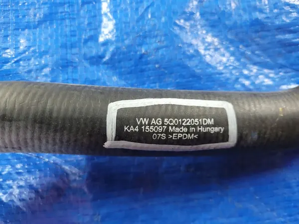 AUDI Q3 I 1 | Vedenjakoputki 2.0 TDI 5Q0122051DM image 3