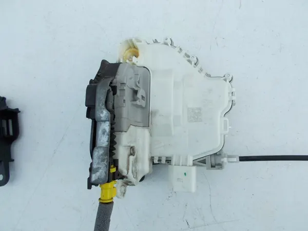 Fram höger dörrlås kabelhandtag Audi A4 B9 8X2837016B image 3
