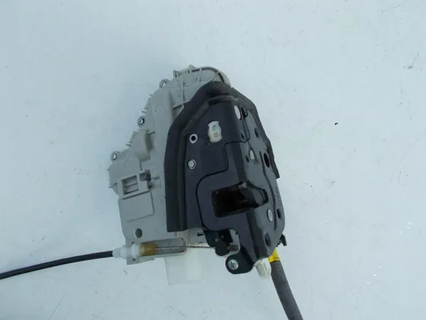 Fram höger dörrlås kabelhandtag Audi A4 B9 8X2837016B image 7