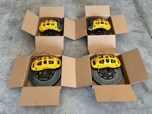 Ferrari 488 Pista keraamiset jarrupalat OEM 31910 image 2