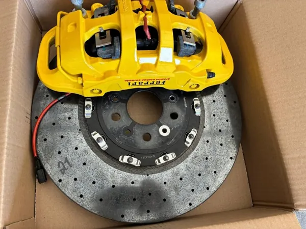 Ferrari 488 Pista keraamiset jarrupalat OEM 31910 image 3