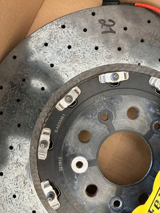 Ferrari 488 Pista keraamiset jarrupalat OEM 31910 image 6