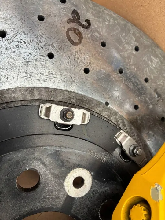 Ferrari 488 Pista keraamiset jarrupalat OEM 31910 image 7