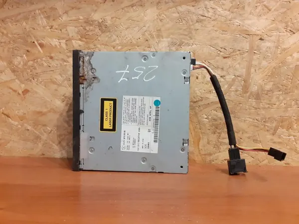 Changer CD OEM 257 pour Mercedes-Benz CLS (C219) image 3