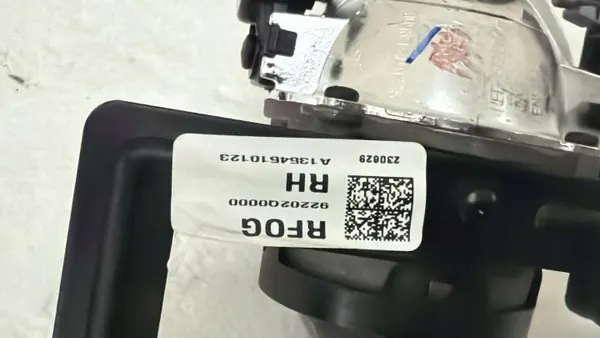Phare halogène droit OEM 92202-Q0000 pour Hyundai i20 image 3