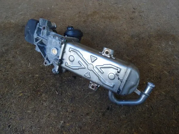 EGR-venttiili AUDI A3 8P 2.0 TDI 03L131512BB image 2