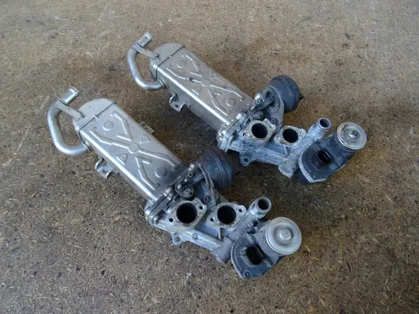 EGR-venttiili AUDI A3 8P 2.0 TDI 03L131512BB image 5