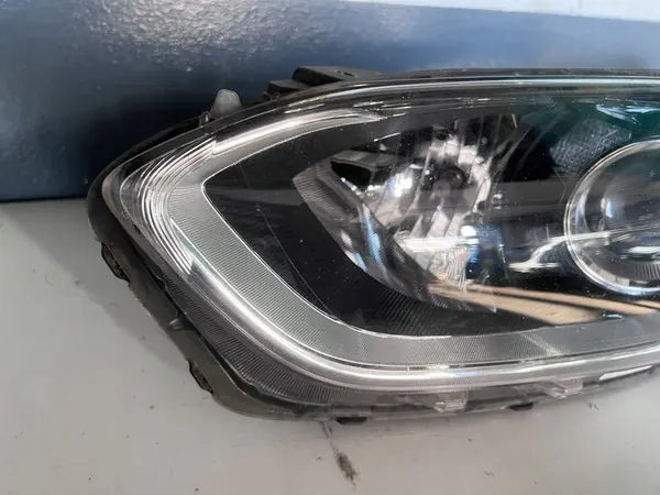 Faros delanteros LED izquierdo Kia Ceed III 92101J7050 image 2