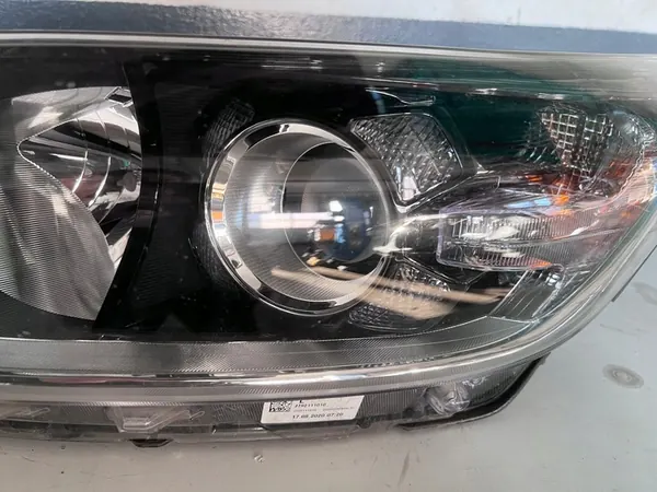 Faros delanteros LED izquierdo Kia Ceed III 92101J7050 image 3