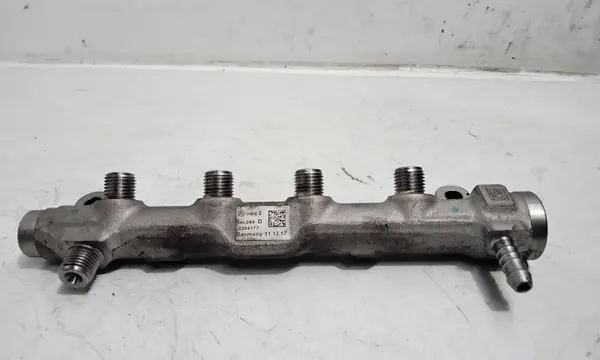 Volkswagen OE 04L089D Begagnad Insprutningsräls image 2