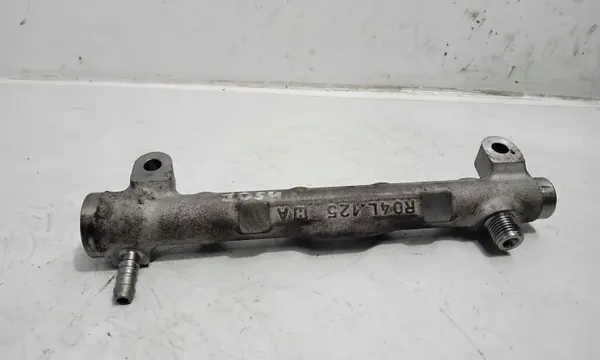Volkswagen OE 04L089D Begagnad Insprutningsräls image 3