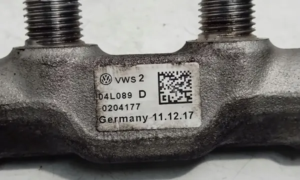 Volkswagen OE 04L089D Begagnad Insprutningsräls image 4