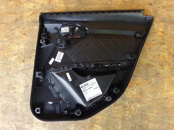 AUDI A1 82A GB 5D 18- Linkes Hintertürpanel image 3