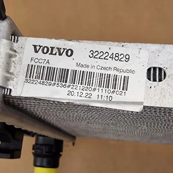 Radiateur d'eau OEM OT@5# VO2307 pour Volvo XC60 II image 4