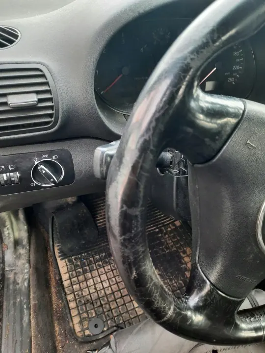 Volante AUDI A3 8L OEM - Estado usado image 3