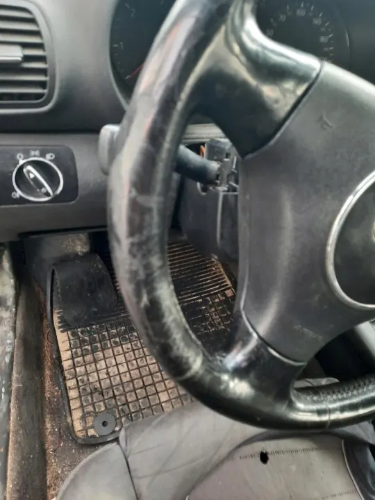 Volante AUDI A3 8L OEM - Estado usado image 4