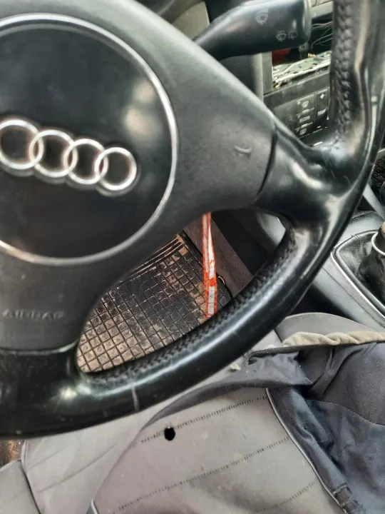 Volante AUDI A3 8L OEM - Estado usado image 7