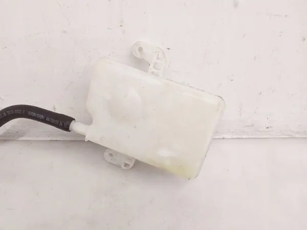Bromsvätskebehållare Ford Mustang Mach-E OEM LJ9C2N147AA image 5