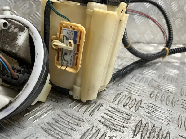 Mercedes-Benz bränslepump OEM 209123321 för W209 image 3