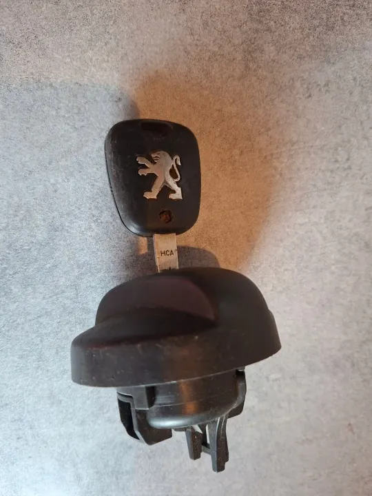 PEUGEOT 307 bränslelocket nyckel OEM original image 4