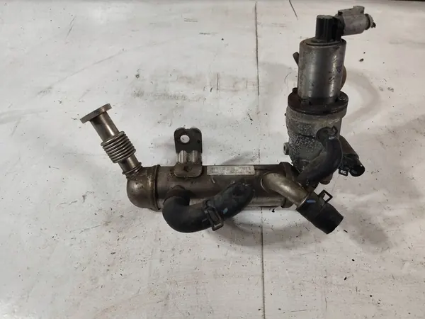 Hyundai i20 I EGR Venttiili Jäähdytysputki OEM 284102A320 image 2