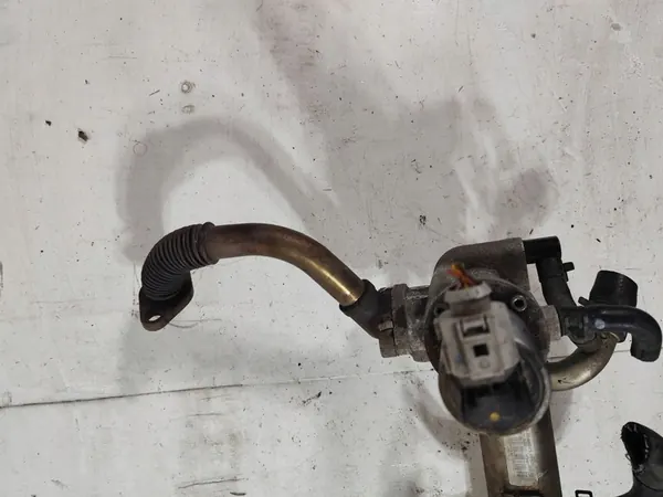 Hyundai i20 I EGR Venttiili Jäähdytysputki OEM 284102A320 image 3