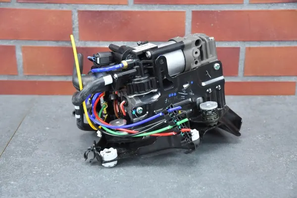Pompe de levage compresseur OEM 6895101 BMW 7 G70 image 2