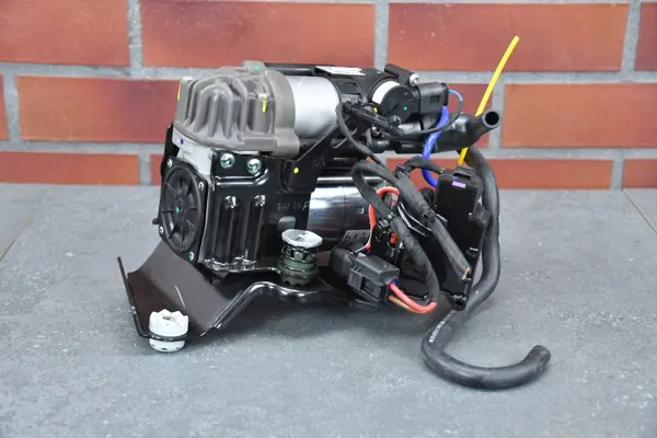 Pompe de levage compresseur OEM 6895101 BMW 7 G70 image 3