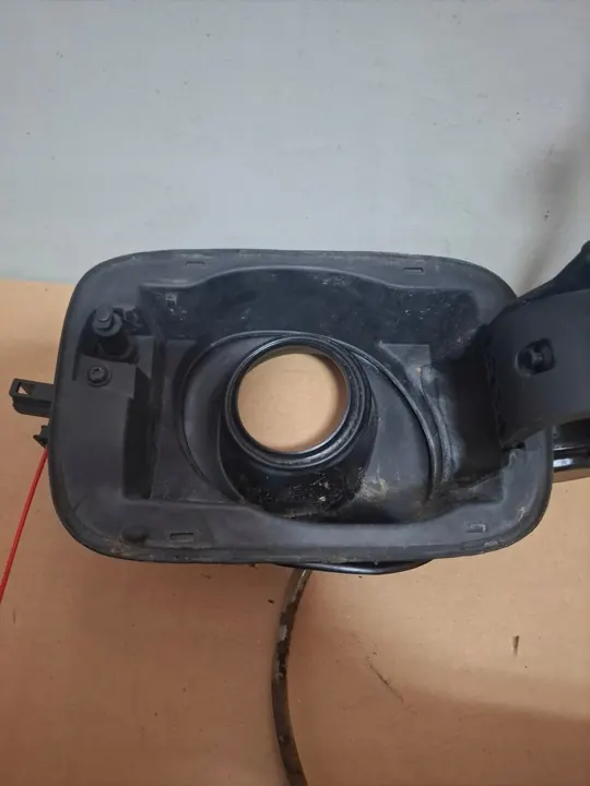 Bränsletanklock med aktuator Audi A4 B8 2.0 TDI 2007-15 image 3