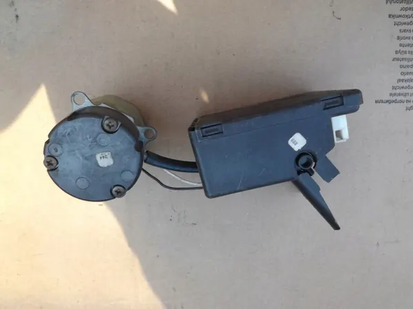 Mercedes A-klass W168 central låspump OEM 00782600 image 5