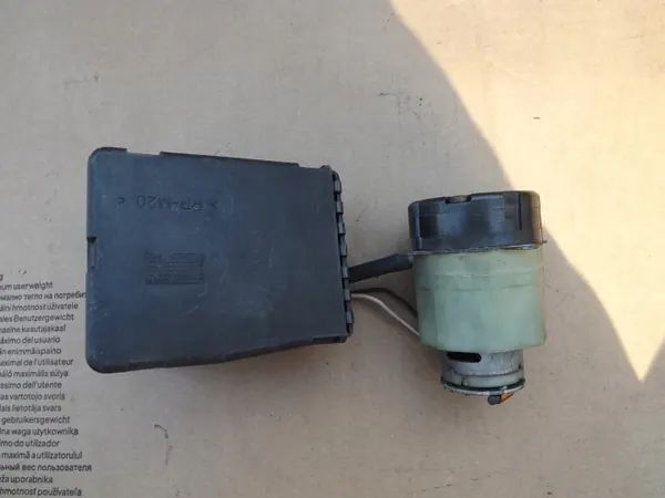 Mercedes A-klass W168 central låspump OEM 00782600 image 6