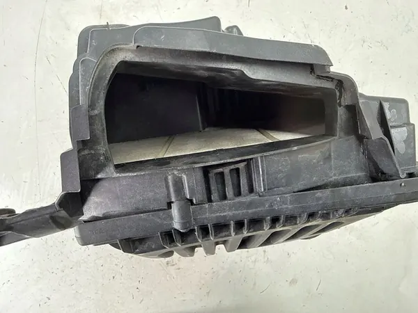 Ilmansuodattimen kotelo BMW F45 1.5T 10543510 image 7